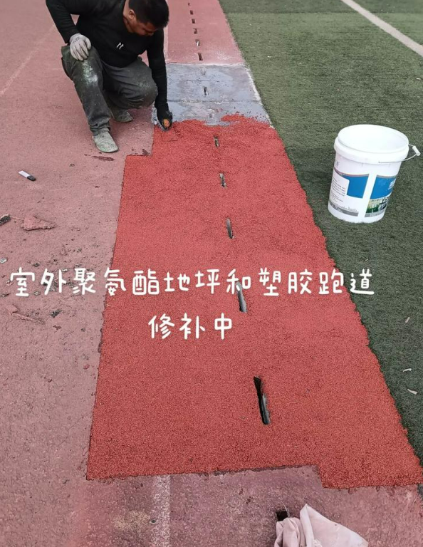 金凤球场地面翻新维修，核心是先诊断破损